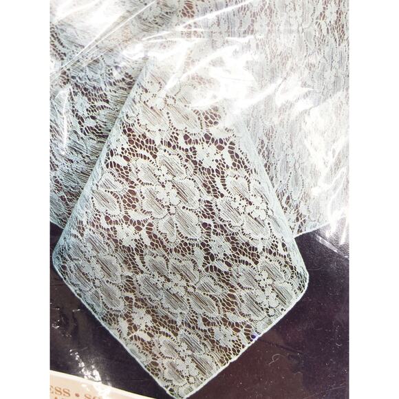 Shadow Rose Lace Table Cloth Round Sz 60" with Plastic Liner and Napkins - Picture 2 of 7